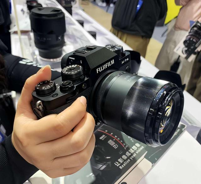 美科MEKE新品AF 55mm F1.4富士X卡口自动镜头曝光（meke）