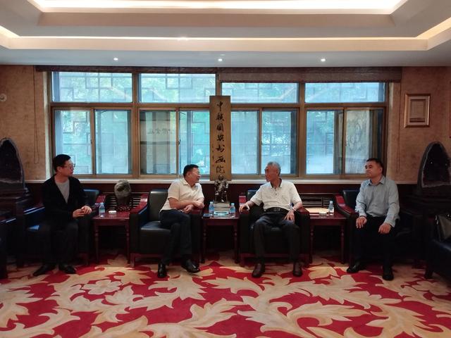 徐磊会见台湾大陆同乡会理事长参访团团长骆宏宾先生（徐磊）